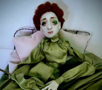 A Peek Into the Macabre at ‘Exquisite Corpse,’ an Eerie Puppet Peep Show at Steppenwolf Garage