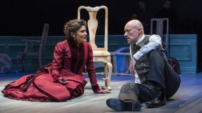Sandra Marquez (Nora) Yasen Peyankov (Torvald) in Steppenwolf’s Chicago premiere production of 'A Doll’s House,' Part 2 by Lucas Hnath, directed by Robin Witt