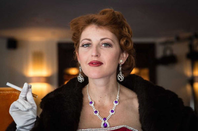 Review: “Bette Davis Ain’t for Sissies” at Athenaeum Theatre