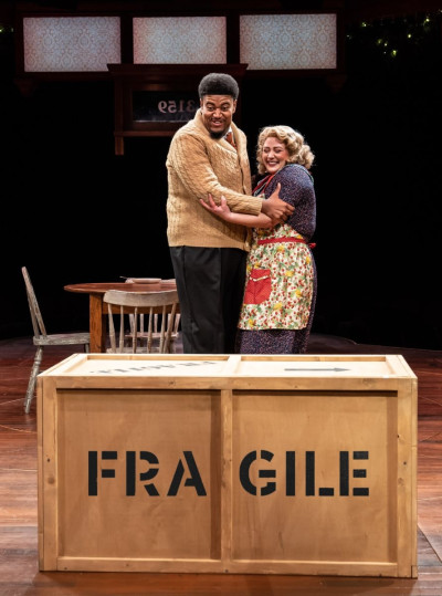 Lorenzo Rush, Jr. and Sara Reinecke in Marriott Theatre's 'A Christmas Story: The Musical'.