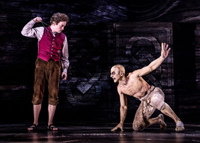 Spencer Davis Milford as Frodo and Tony Bozzuto as Gollum in Chicago Shakespeare’s US premiere of The Lord of the Rings – A Musical Tale, based on J.R.R. Tolkien’s beloved trilogy of books. Directed by Paul Hart and playing in The Yard, July 19-September 1, 2024.